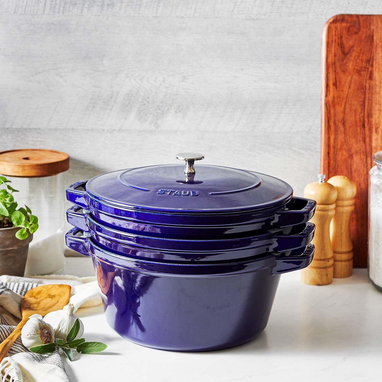 Amazon.co.jp: Staub 鋳鉄 4点 積み重ね可能 セット - ダークブルー